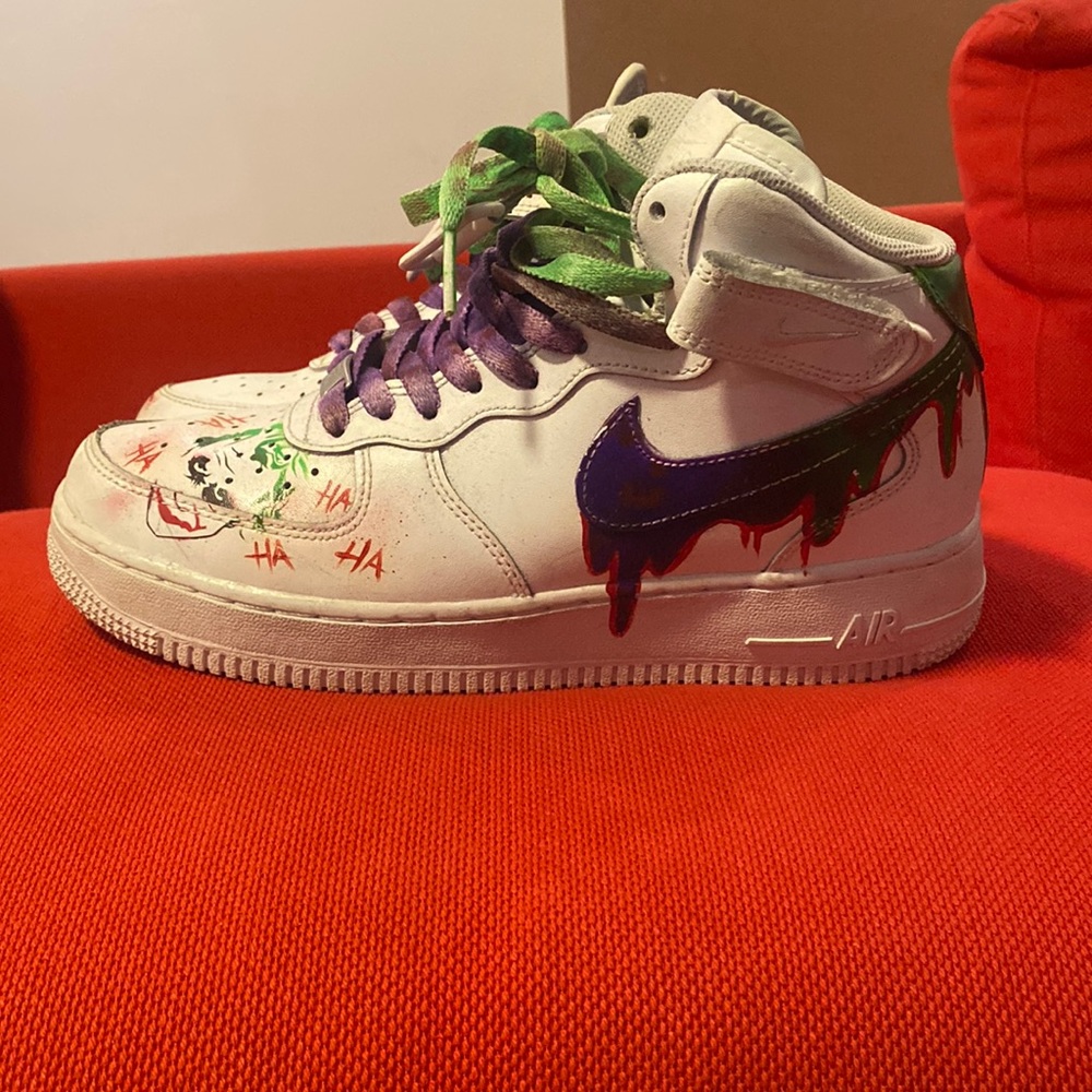 Custom made Air force 1 mid with Joker design. Size 7Y Boys